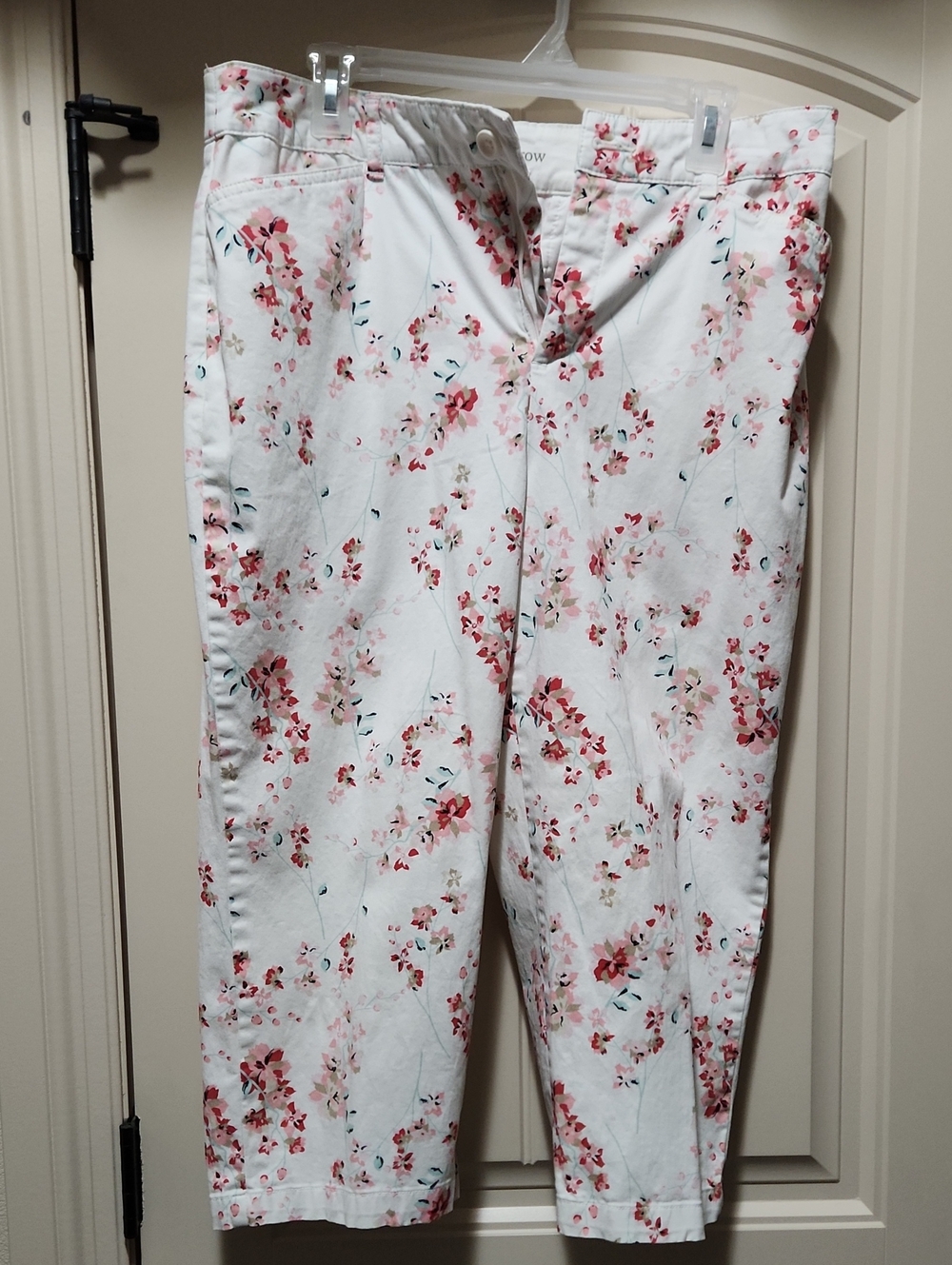 croft & barrow White Capri Pants with Pink Floral Print